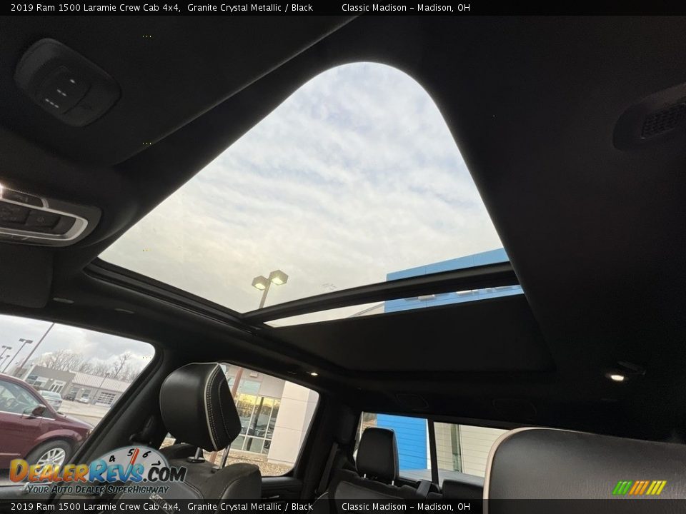 2019 Ram 1500 Laramie Crew Cab 4x4 Granite Crystal Metallic / Black Photo #18