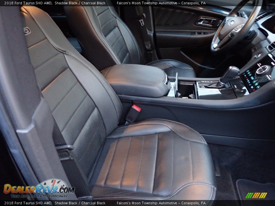 Front Seat of 2018 Ford Taurus SHO AWD Photo #10
