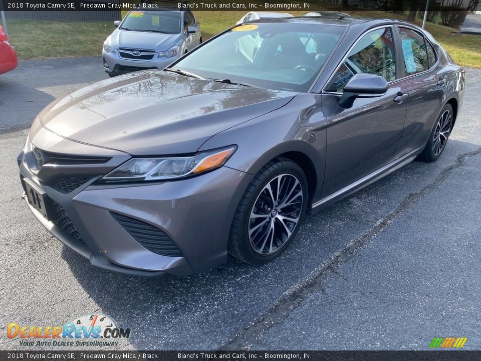 2018 Toyota Camry SE Predawn Gray Mica / Black Photo #2