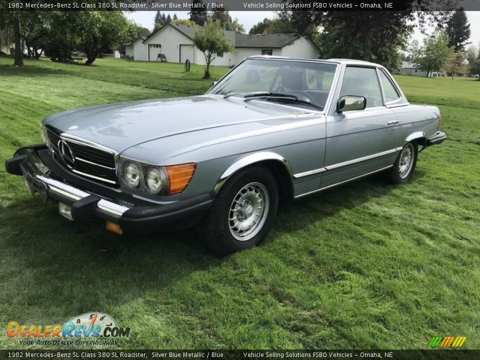 Front 3/4 View of 1982 Mercedes-Benz SL Class 380 SL Roadster Photo #11