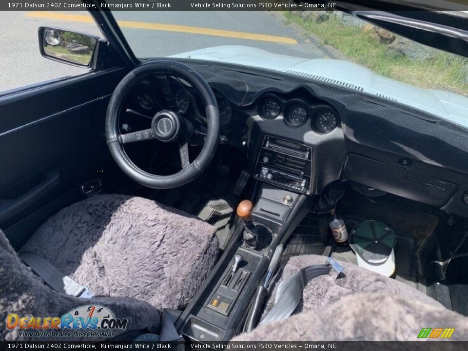 Front Seat of 1971 Datsun 240Z Convertible Photo #2