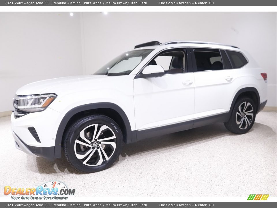 Front 3/4 View of 2021 Volkswagen Atlas SEL Premium 4Motion Photo #3
