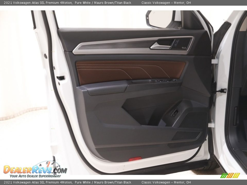 Door Panel of 2021 Volkswagen Atlas SEL Premium 4Motion Photo #4