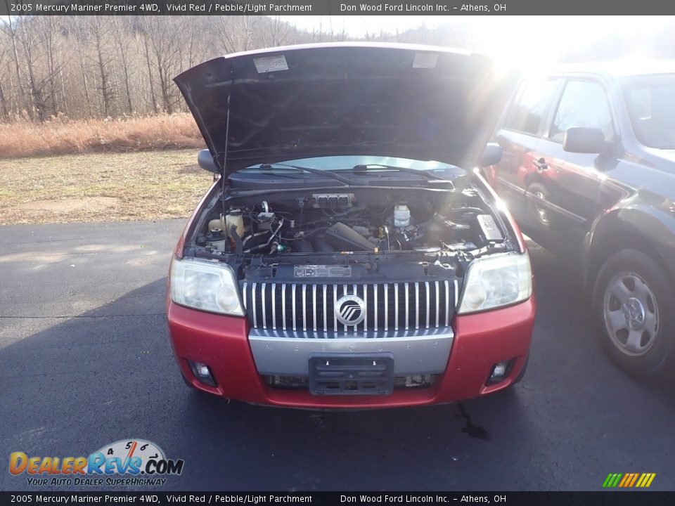 2005 Mercury Mariner Premier 4WD Vivid Red / Pebble/Light Parchment Photo #5