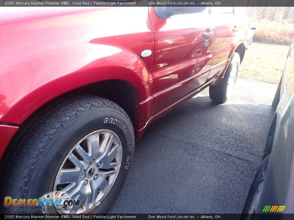 2005 Mercury Mariner Premier 4WD Vivid Red / Pebble/Light Parchment Photo #8