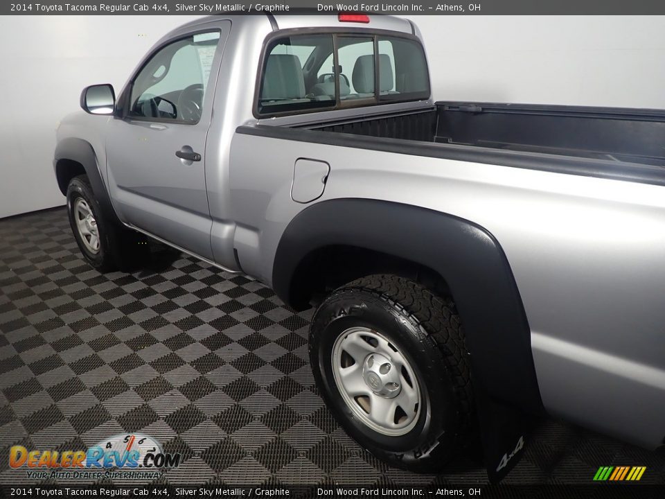 2014 Toyota Tacoma Regular Cab 4x4 Silver Sky Metallic / Graphite Photo #16