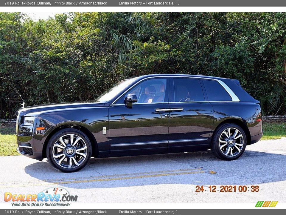 Infinity Black 2019 Rolls-Royce Cullinan  Photo #13