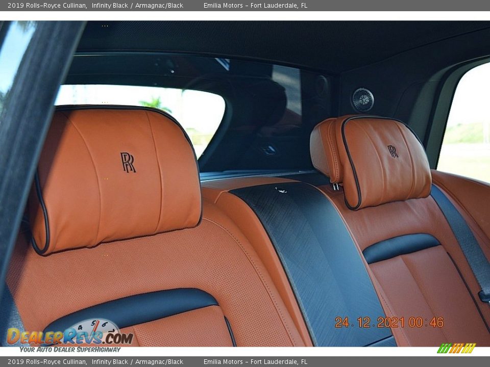 Rear Seat of 2019 Rolls-Royce Cullinan  Photo #36