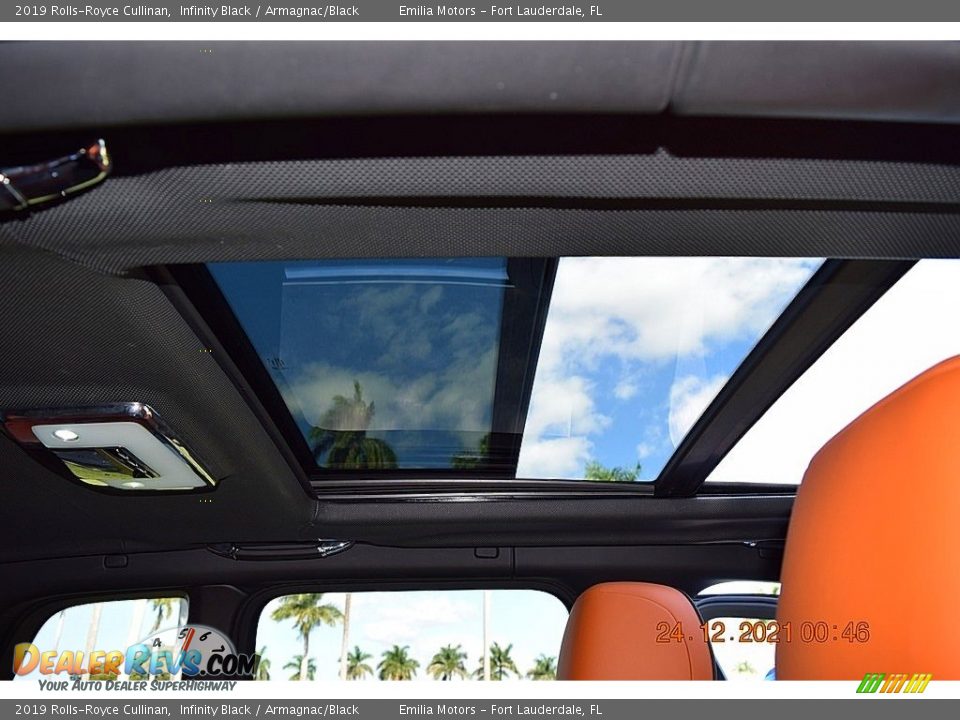 Sunroof of 2019 Rolls-Royce Cullinan  Photo #37