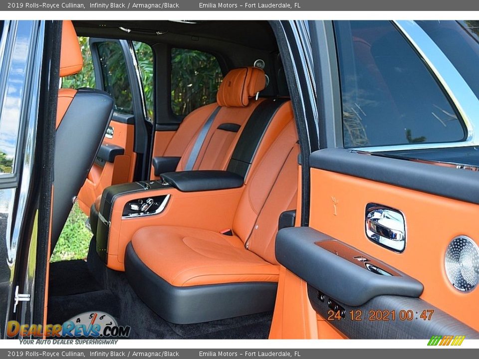 Rear Seat of 2019 Rolls-Royce Cullinan  Photo #41