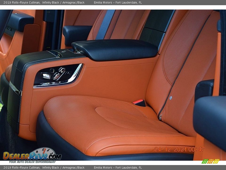 Rear Seat of 2019 Rolls-Royce Cullinan  Photo #42