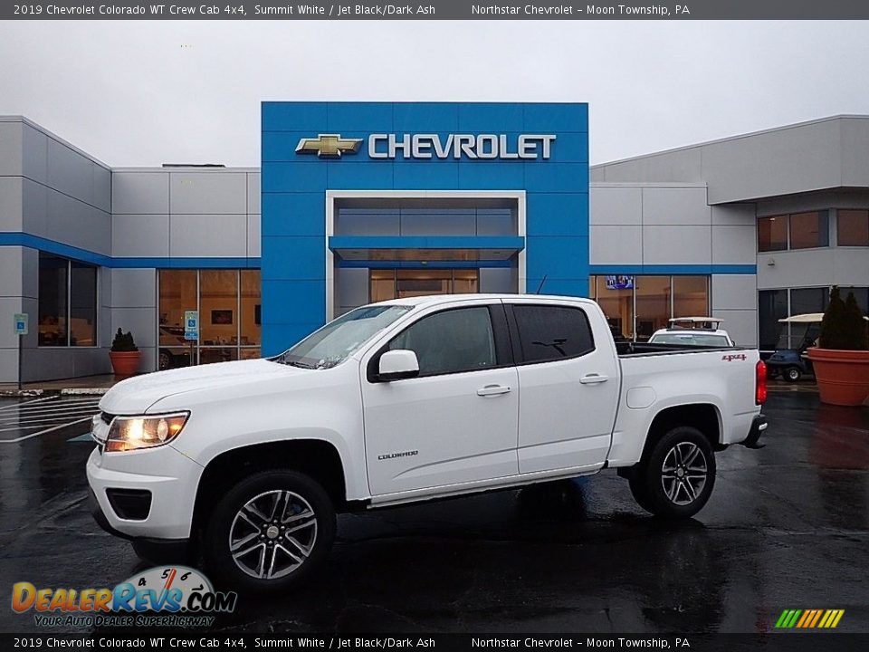 Front 3/4 View of 2019 Chevrolet Colorado WT Crew Cab 4x4 Photo #1