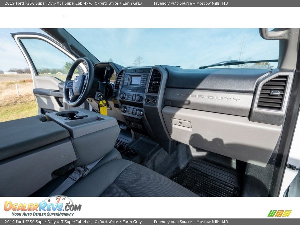 2019 Ford F250 Super Duty XLT SuperCab 4x4 Oxford White / Earth Gray Photo #27