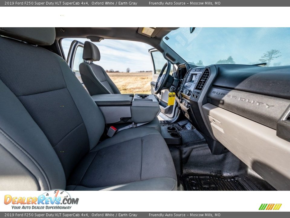 2019 Ford F250 Super Duty XLT SuperCab 4x4 Oxford White / Earth Gray Photo #28