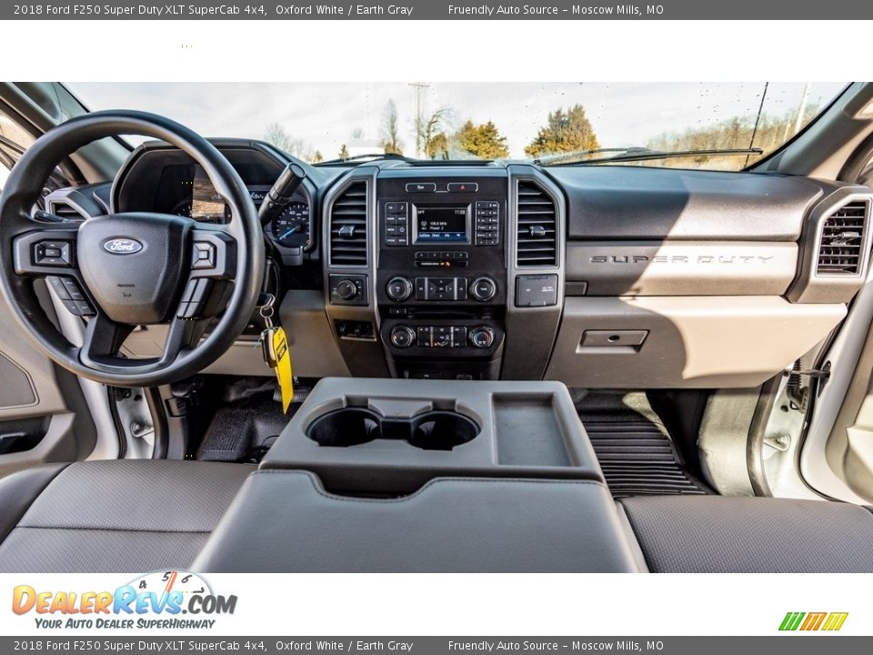 2018 Ford F250 Super Duty XLT SuperCab 4x4 Oxford White / Earth Gray Photo #30