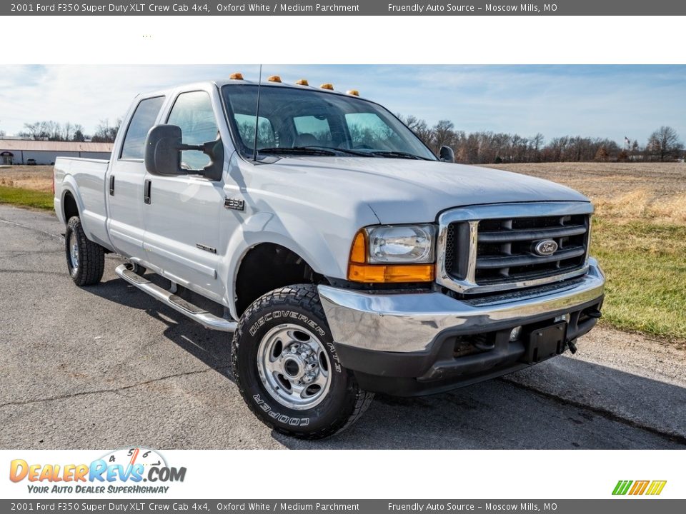 Front 3/4 View of 2001 Ford F350 Super Duty XLT Crew Cab 4x4 Photo #1