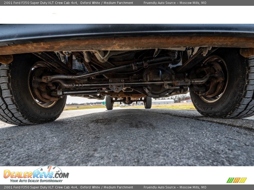 Undercarriage of 2001 Ford F350 Super Duty XLT Crew Cab 4x4 Photo #10