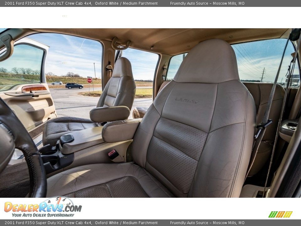 Front Seat of 2001 Ford F350 Super Duty XLT Crew Cab 4x4 Photo #17