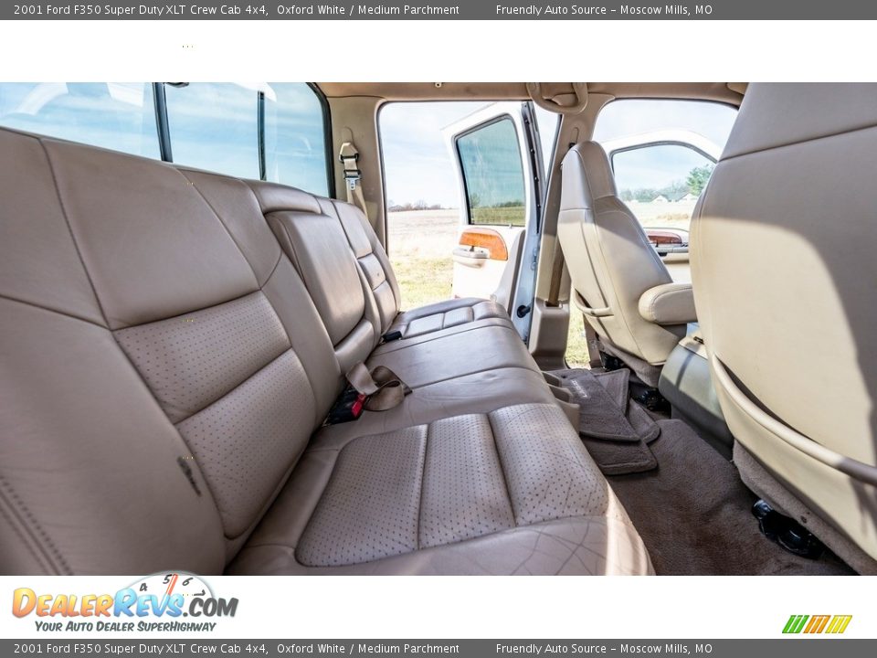 Rear Seat of 2001 Ford F350 Super Duty XLT Crew Cab 4x4 Photo #21