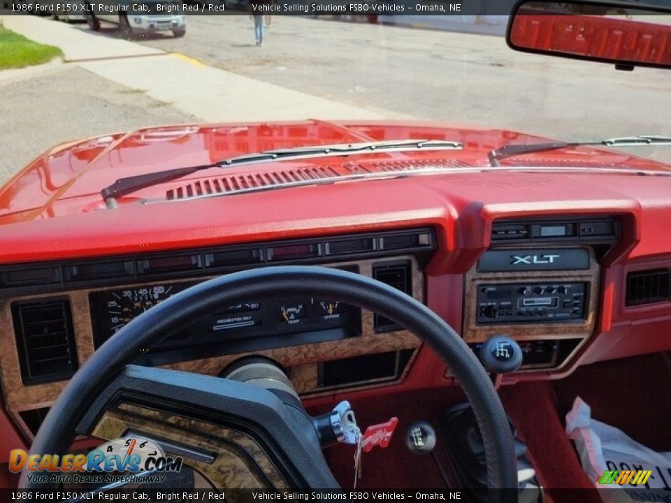 Dashboard of 1986 Ford F150 XLT Regular Cab Photo #21