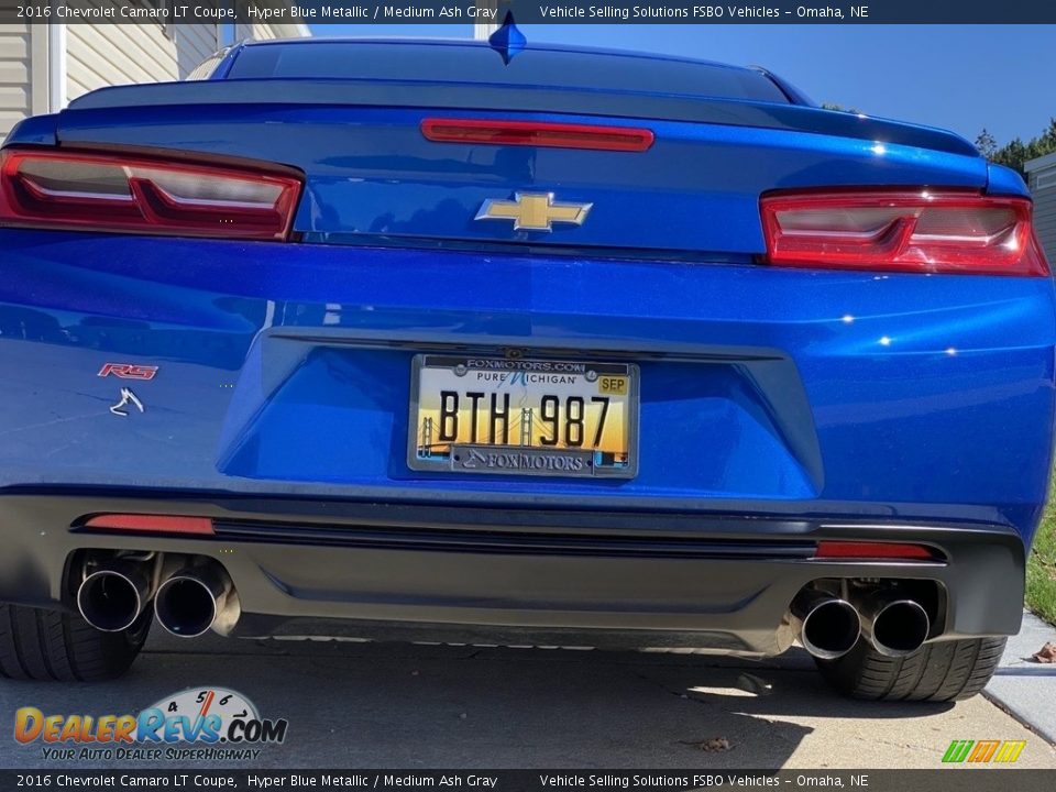 2016 Chevrolet Camaro LT Coupe Hyper Blue Metallic / Medium Ash Gray Photo #10