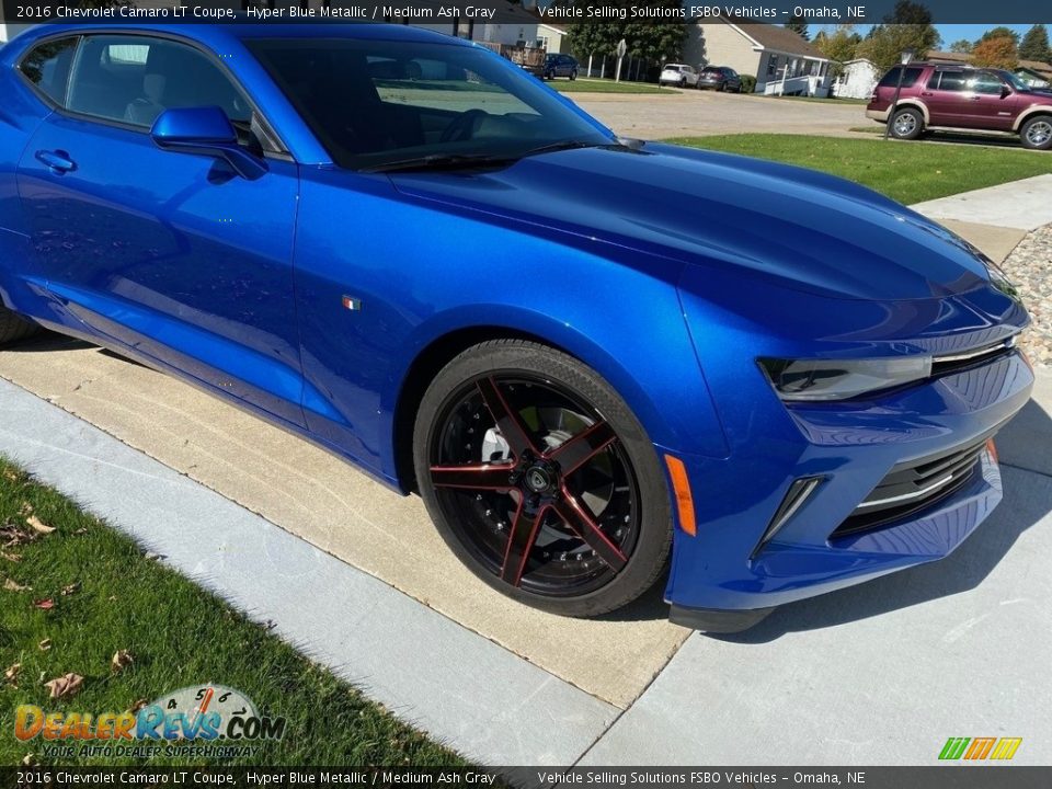 2016 Chevrolet Camaro LT Coupe Hyper Blue Metallic / Medium Ash Gray Photo #13