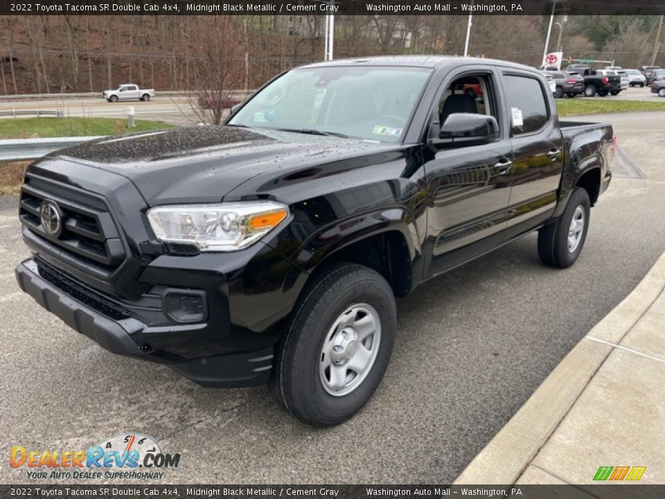 Front 3/4 View of 2022 Toyota Tacoma SR Double Cab 4x4 Photo #7