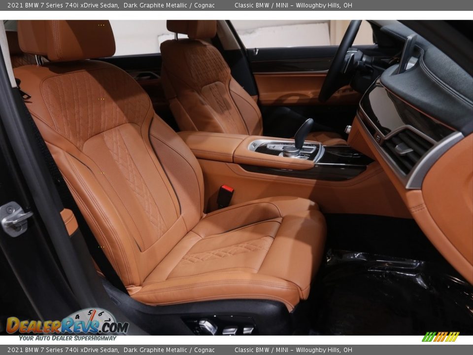 Front Seat of 2021 BMW 7 Series 740i xDrive Sedan Photo #18
