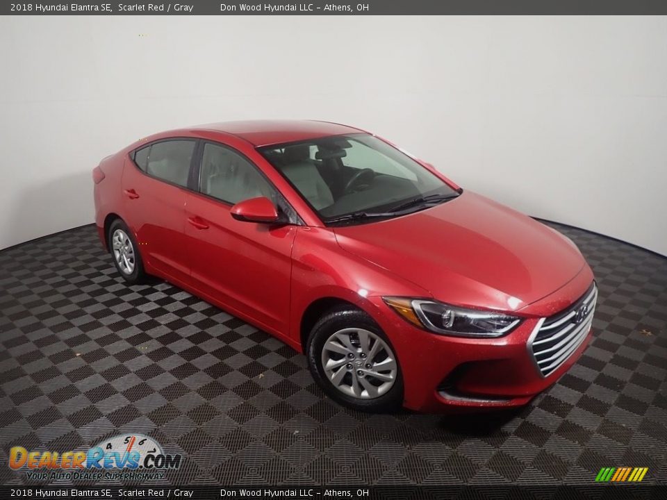 Front 3/4 View of 2018 Hyundai Elantra SE Photo #2