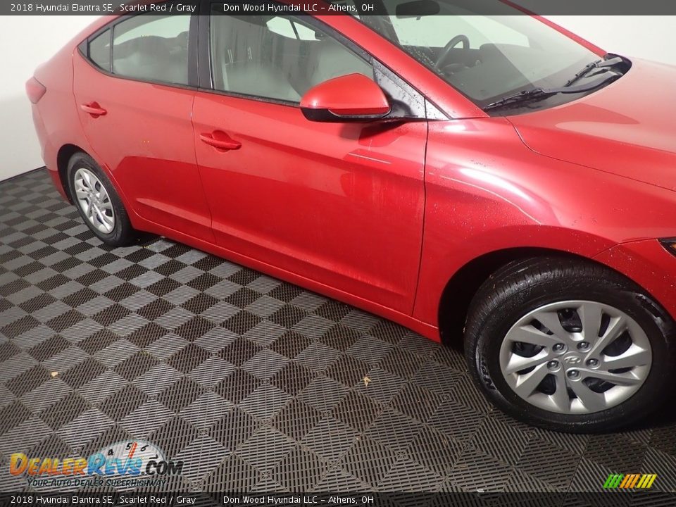 2018 Hyundai Elantra SE Scarlet Red / Gray Photo #3
