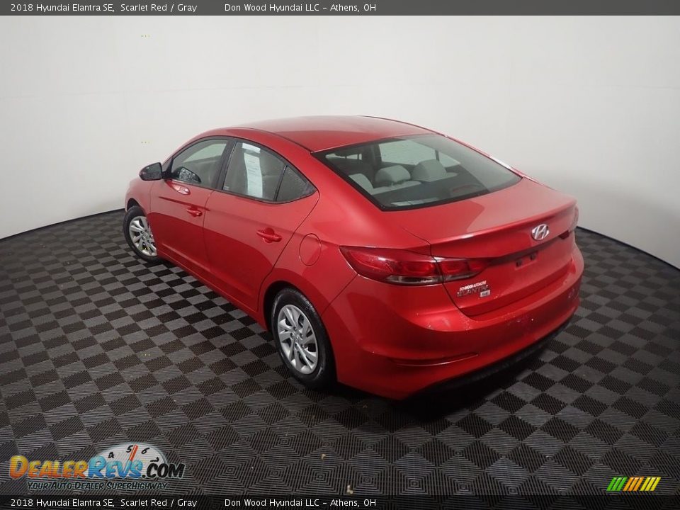 2018 Hyundai Elantra SE Scarlet Red / Gray Photo #11