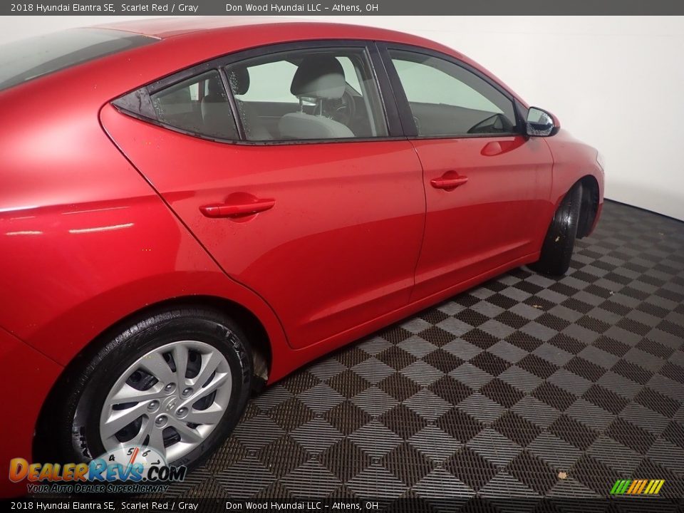 2018 Hyundai Elantra SE Scarlet Red / Gray Photo #18