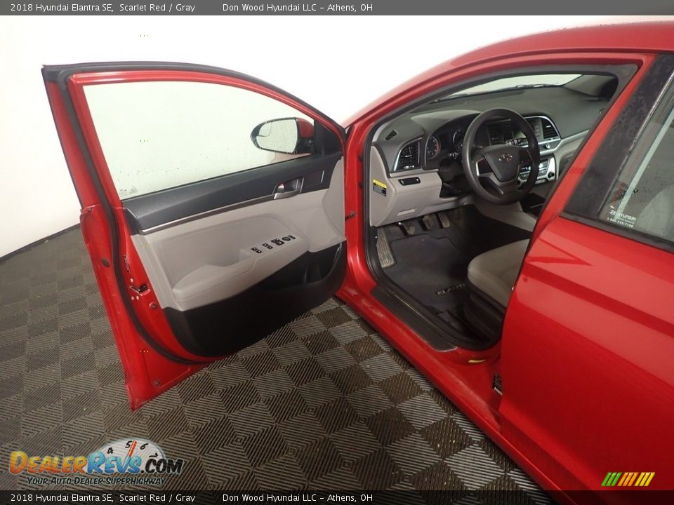 2018 Hyundai Elantra SE Scarlet Red / Gray Photo #19