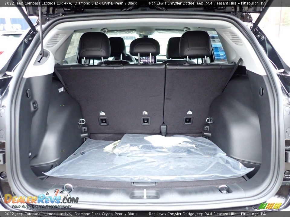 2022 Jeep Compass Latitude Lux 4x4 Diamond Black Crystal Pearl / Black Photo #5