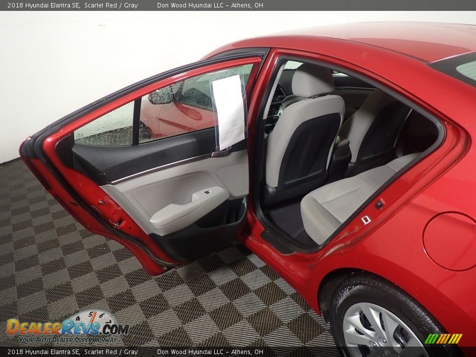 2018 Hyundai Elantra SE Scarlet Red / Gray Photo #32