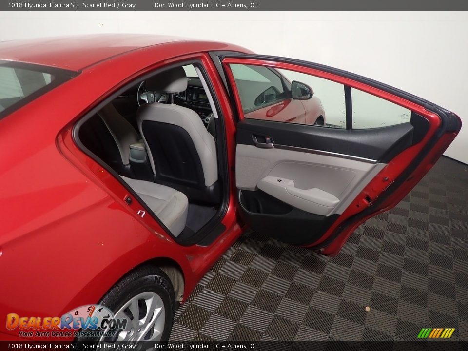 2018 Hyundai Elantra SE Scarlet Red / Gray Photo #34
