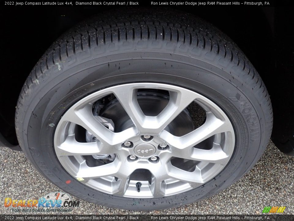 2022 Jeep Compass Latitude Lux 4x4 Diamond Black Crystal Pearl / Black Photo #10
