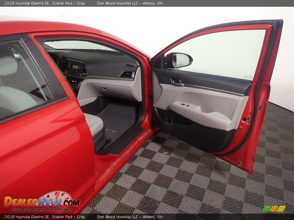 2018 Hyundai Elantra SE Scarlet Red / Gray Photo #36
