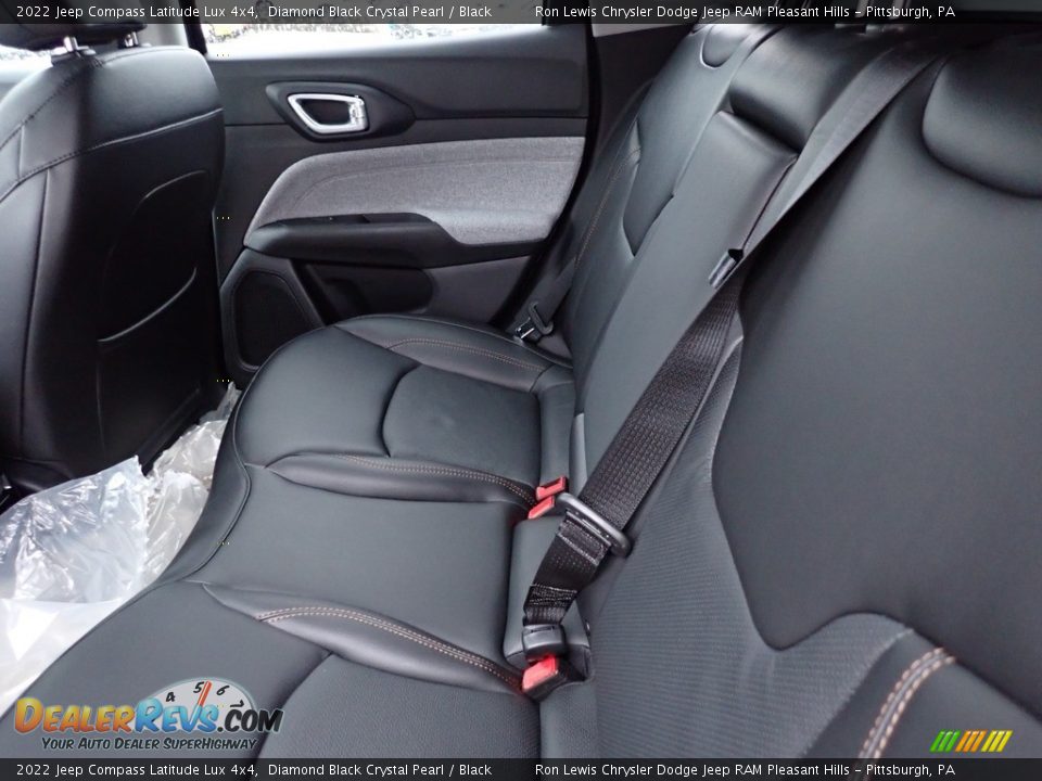 2022 Jeep Compass Latitude Lux 4x4 Diamond Black Crystal Pearl / Black Photo #12