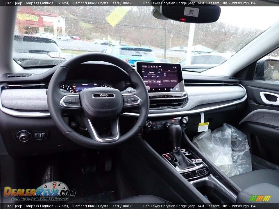 2022 Jeep Compass Latitude Lux 4x4 Diamond Black Crystal Pearl / Black Photo #13