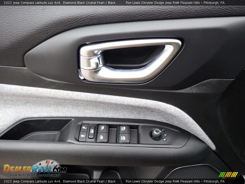 2022 Jeep Compass Latitude Lux 4x4 Diamond Black Crystal Pearl / Black Photo #14