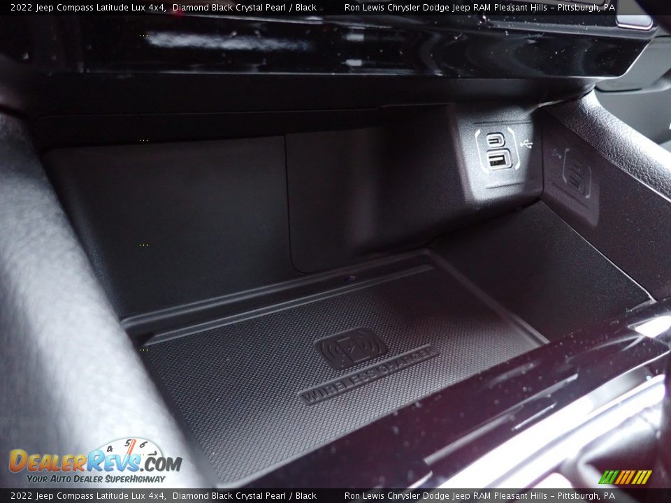 2022 Jeep Compass Latitude Lux 4x4 Diamond Black Crystal Pearl / Black Photo #17