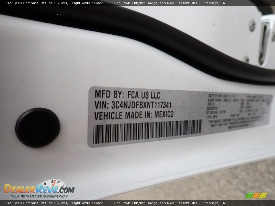 2022 Jeep Compass Latitude Lux 4x4 Bright White / Black Photo #15