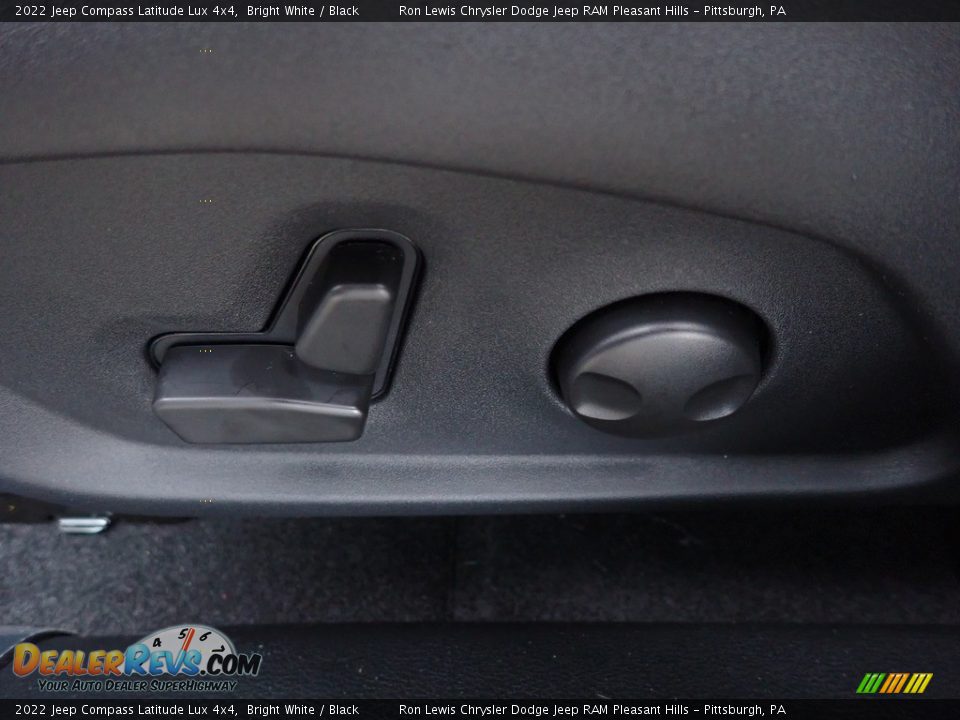 2022 Jeep Compass Latitude Lux 4x4 Bright White / Black Photo #16