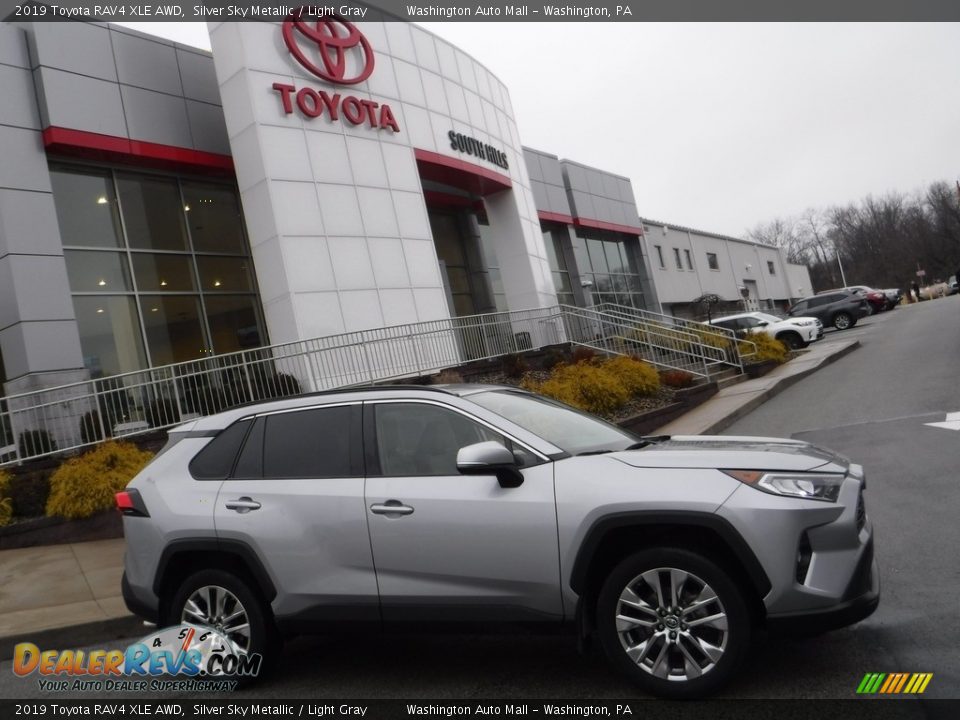 2019 Toyota RAV4 XLE AWD Silver Sky Metallic / Light Gray Photo #2