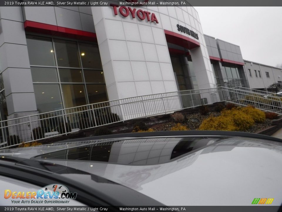 2019 Toyota RAV4 XLE AWD Silver Sky Metallic / Light Gray Photo #3