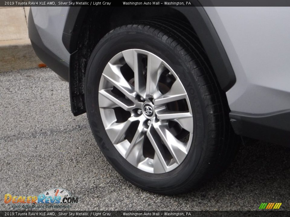 2019 Toyota RAV4 XLE AWD Silver Sky Metallic / Light Gray Photo #10