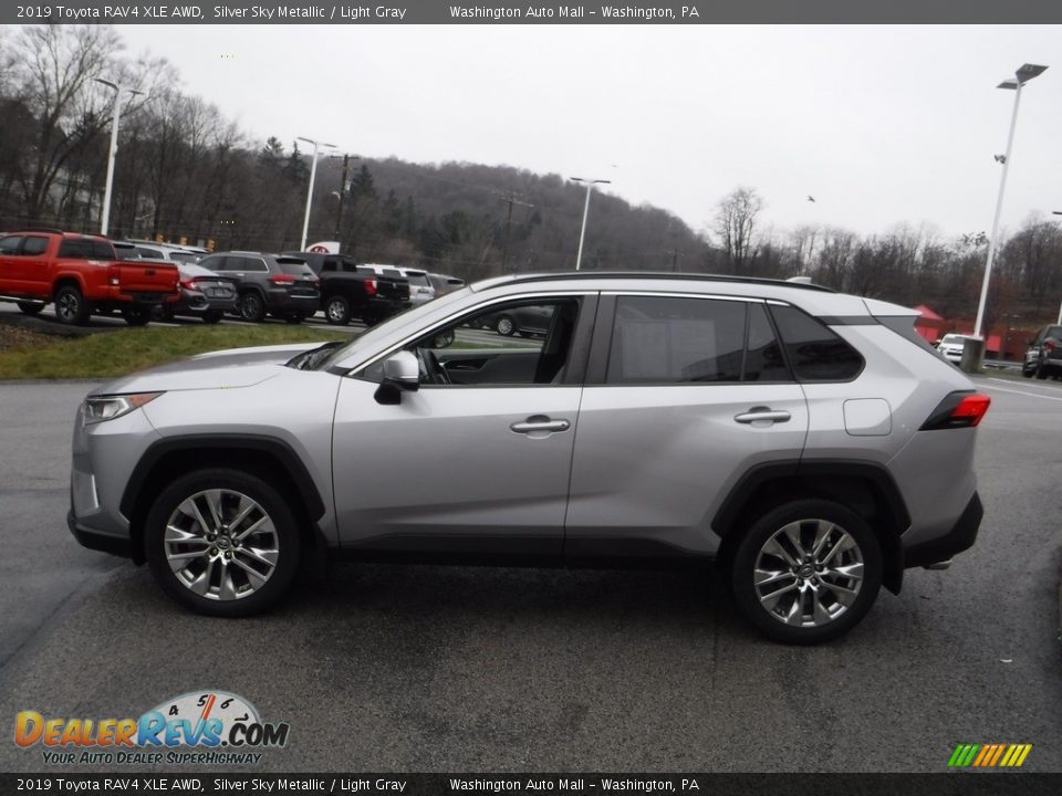 2019 Toyota RAV4 XLE AWD Silver Sky Metallic / Light Gray Photo #13