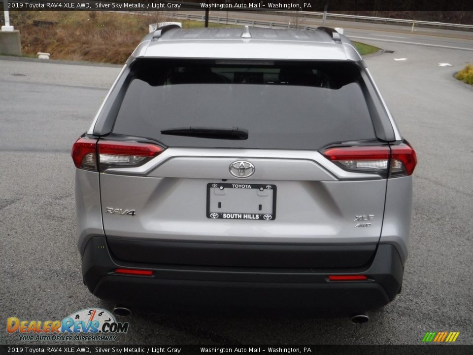 2019 Toyota RAV4 XLE AWD Silver Sky Metallic / Light Gray Photo #15