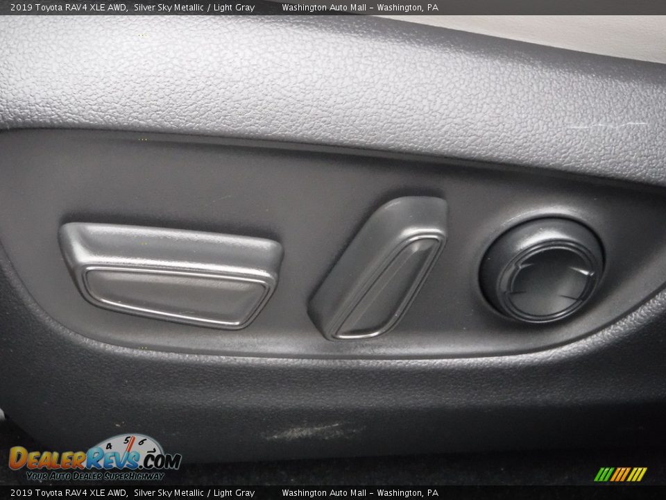 2019 Toyota RAV4 XLE AWD Silver Sky Metallic / Light Gray Photo #22
